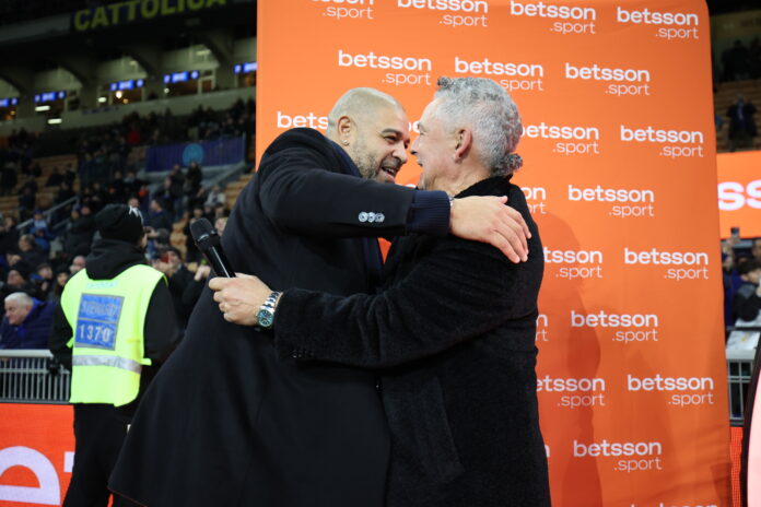 Baggio e Adriano abbraccio San Siro